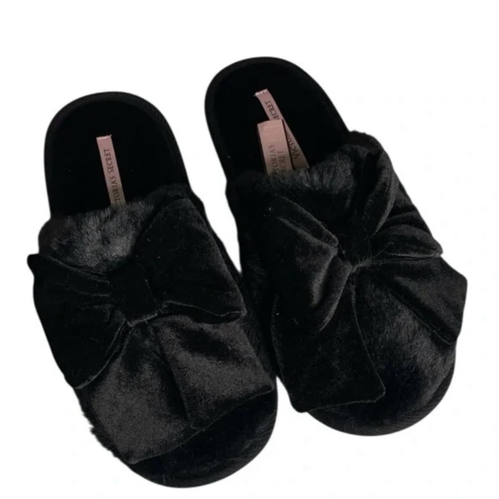 Victoria’s Secret  size-7/8 black velvet bow slippers